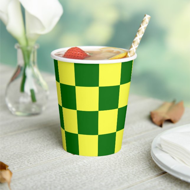 Vasos De Papel Cuadrados amarillo y verde (in situ)