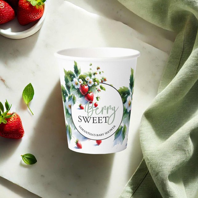 Vasos De Papel Cuadros de papel de fresa personalizado para Baby  (Strawberry baby shower paper cups by Do Tell A Belle)