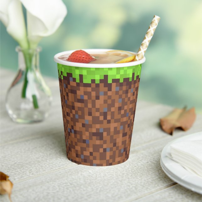 Vasos De Papel Cumpleaños de jugador de césped pixelado (in situ)