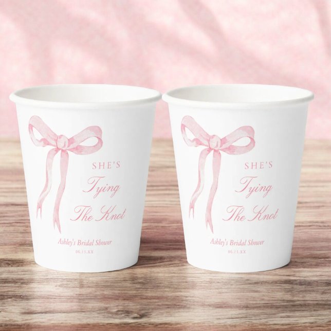 Vasos De Papel Despedida de soltera con lazo rosa Ella está atand (Subido por el creador)