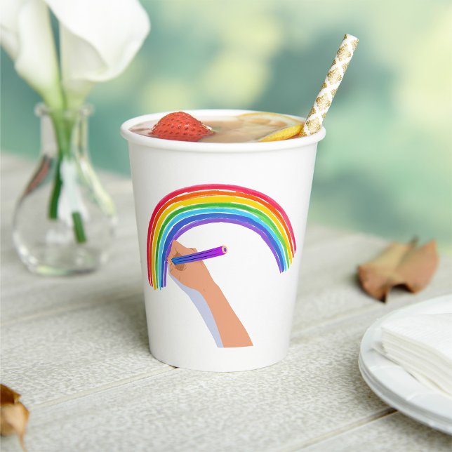 Vasos De Papel Dibujando un arco iris (Subido por el creador)