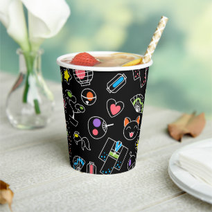 Vasos De Papel Doodles de cultura kawaii japonesa sobre negro