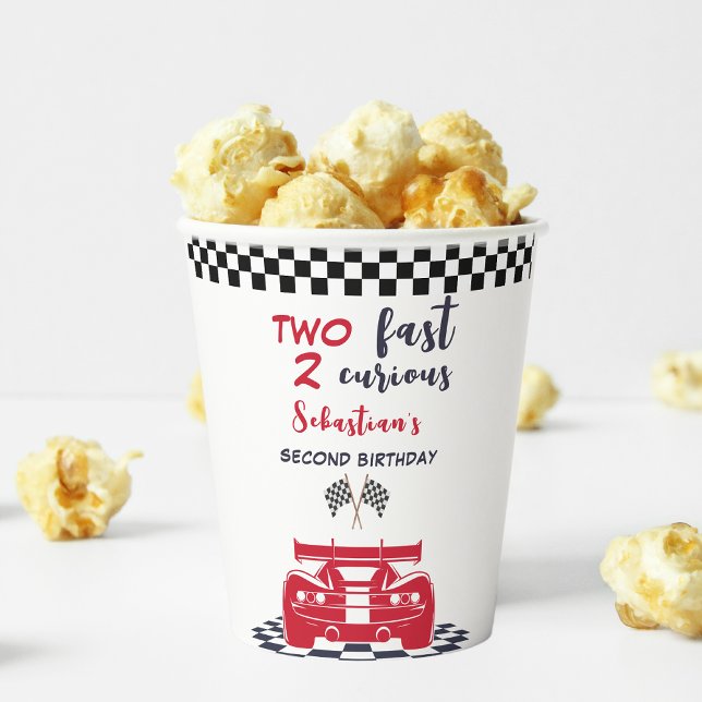 Vasos De Papel Dos niños de segundo año curiosos y rápidos (Subido por el creador)