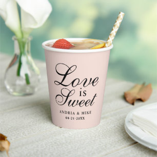 Vasos De Papel El amor es un elegante monograma de boda rosa páli