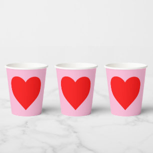 Vasos De Papel El corazón rojo golpea al pastel rosado