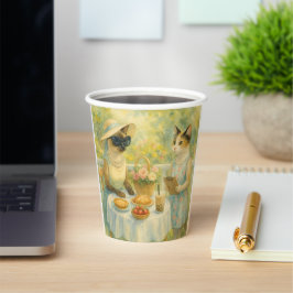 Vasos De Papel El gato está haciendo picnic en el jardín