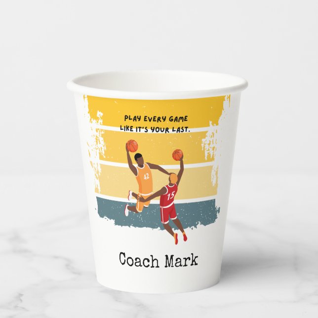 Vasos De Papel El jugador de baloncesto está jugando al fútbol (Anverso)