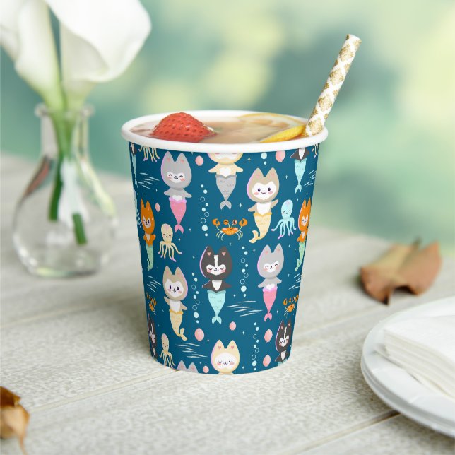 Vasos De Papel El Papel Cubre El Cumpleaños Náutico. (in situ)