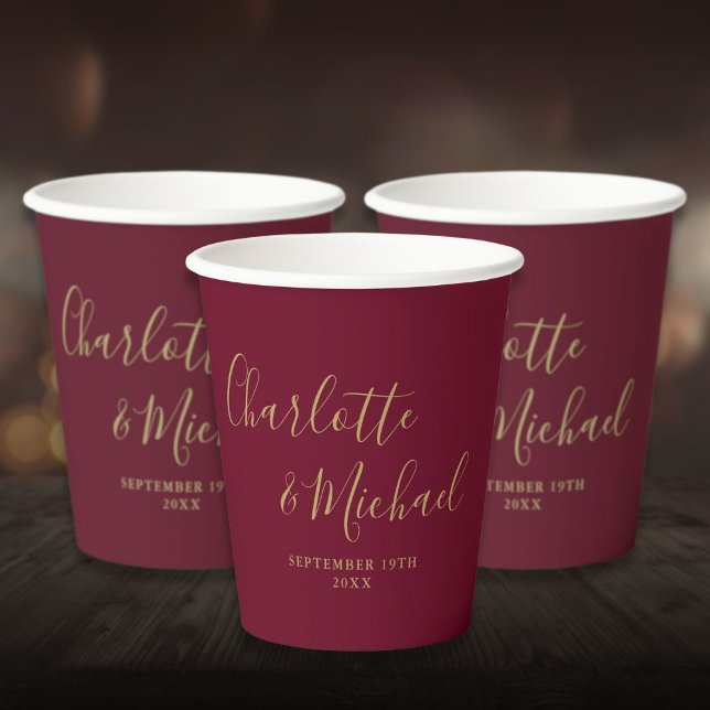 Vasos De Papel Elegante firma Bodas de escritorio en burgundy y o (Elegant Signature Burgundy and Gold Script Wedding Paper Cups)