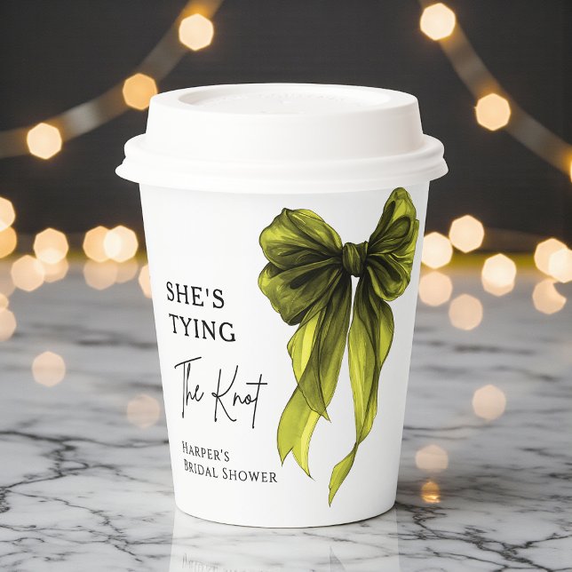 Vasos De Papel Ella está Atando el Lazo de Bow Chartreuse Ducha d (Subido por el creador)