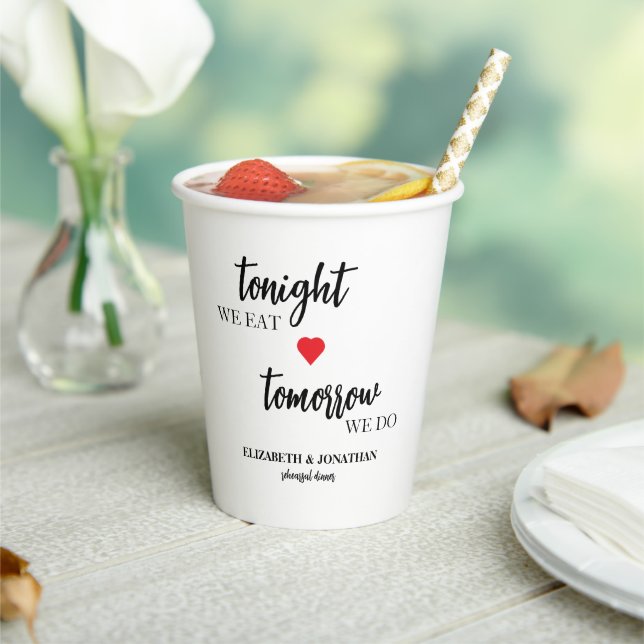 Vasos De Papel Esta Noche Comemos, Mañana Hacemos Cena de Ensayo (in situ)