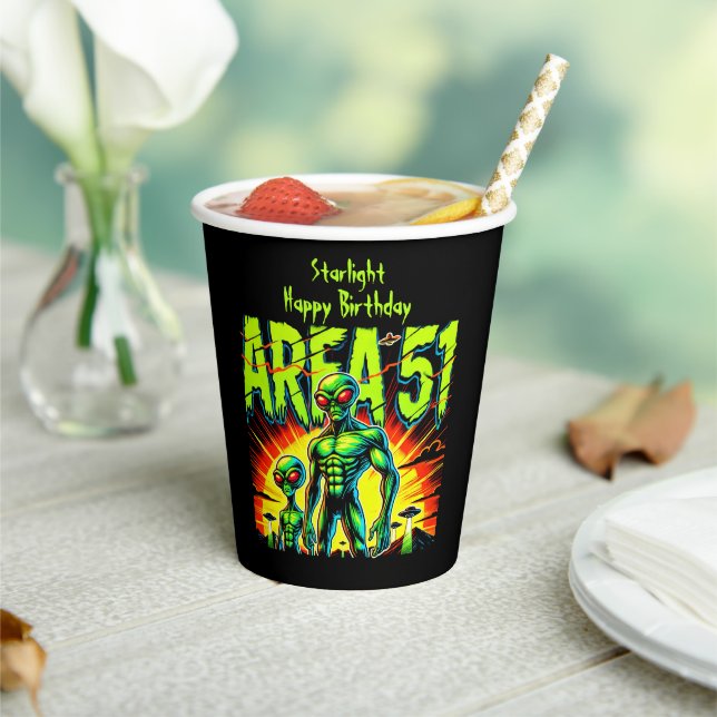 Vasos De Papel Extranjeros enigmáticos aparecen cerca de la Zona  (in situ)