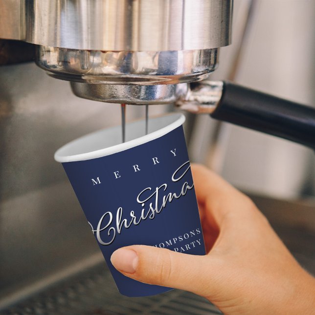 Vasos De Papel Feliz caligrafía navideña guión azul de la marina (Merry Christmas silver calligraphy script navy blue paper cup. )