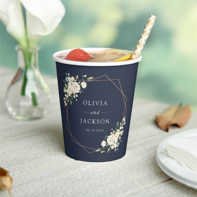 Vasos De Papel Flores blancas, flores de crema, vegetación, Boda (in situ)