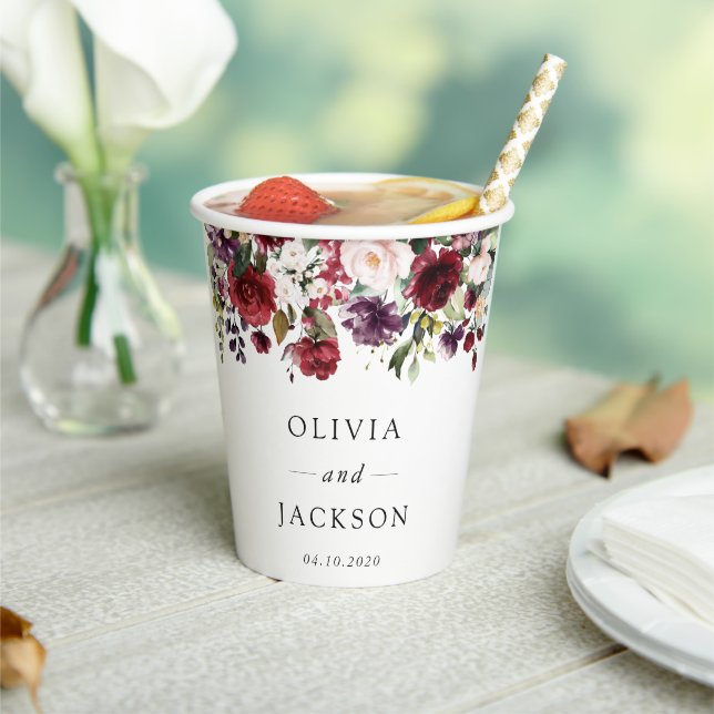 Vasos De Papel Flores de Borgoña, flores rosas, vegetación, Boda (in situ)