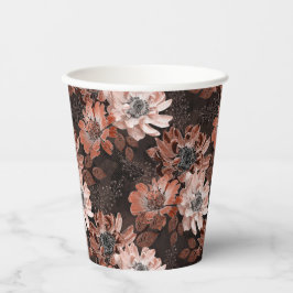 Vasos De Papel Flores de crema y teracote en un fondo marrón oscu