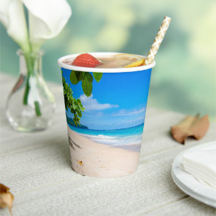 Vasos De Papel Foto de una hermosa playa tropical soleada