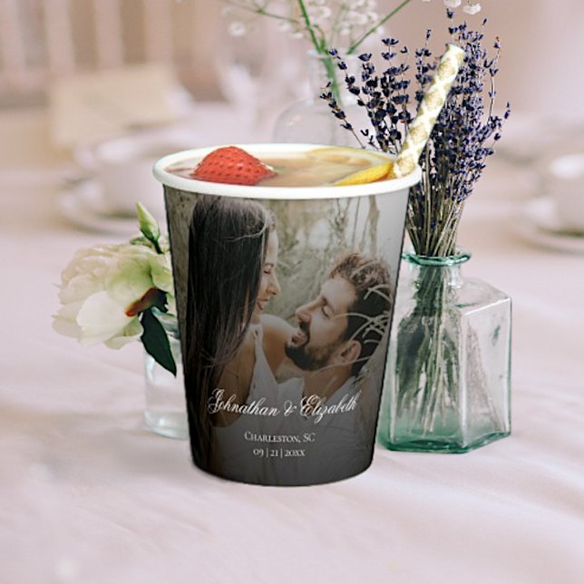 Vasos De Papel Foto moderna con Boda negro superpuesto (Modern Photo and Black Overlay Wedding Paper Cups)