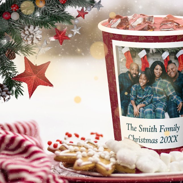 Vasos De Papel Foto personalizado y texto Árbol de Navidad y salu (Custom Photo Christmas & New Years Party Cups in Red with modern lineart christmas trees)
