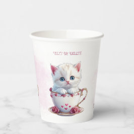 Vasos De Papel Gatito en tazas de papel con flores rosas en la co