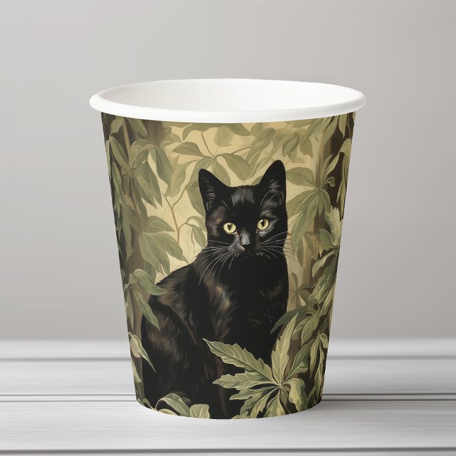 Vasos De Papel Gato negro en un bosque exuberante (Subido por el creador)