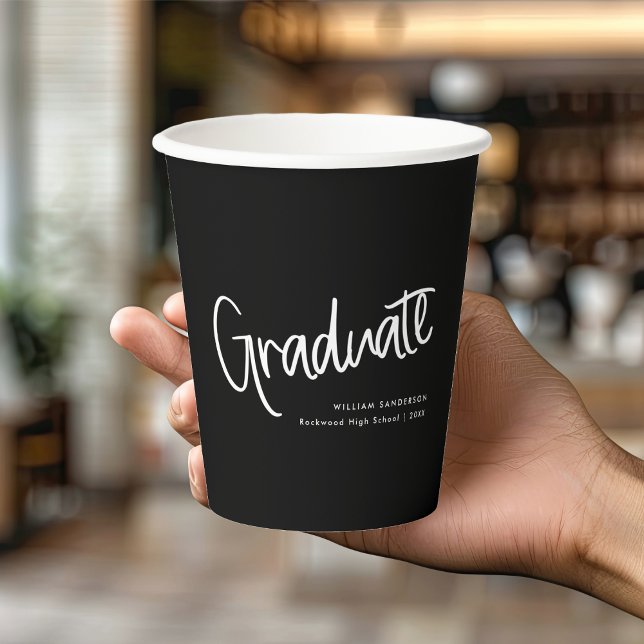 Vasos De Papel Graduación de guiones manuscritos en blanco y negr (Subido por el creador)
