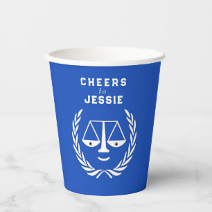 Vasos De Papel Graduación en Facultad de Derecho