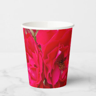 Vasos De Papel Grandes rosas rojas en el jardín