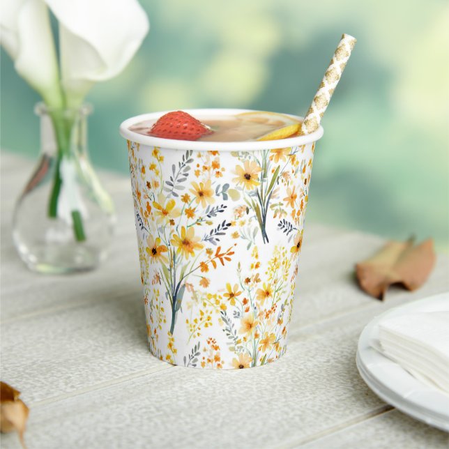 Vasos De Papel Hermosas flores silvestres amarillas de primavera (in situ)