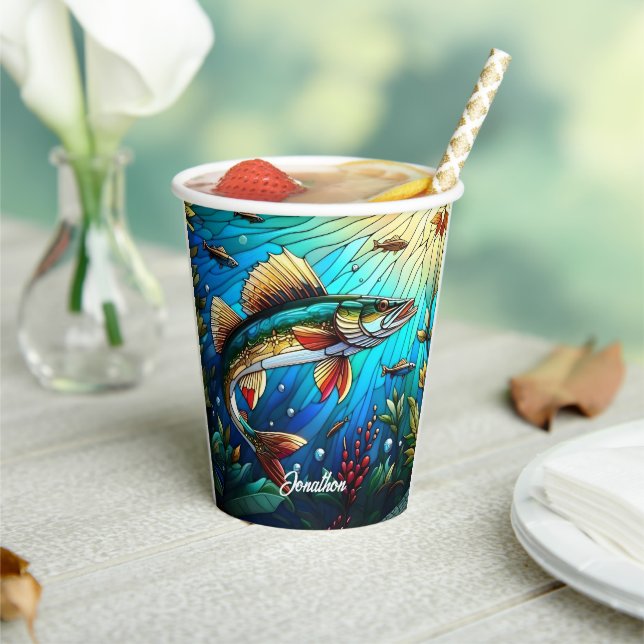 Vasos De Papel Hermoso Walleye Pike en el lago (in situ)