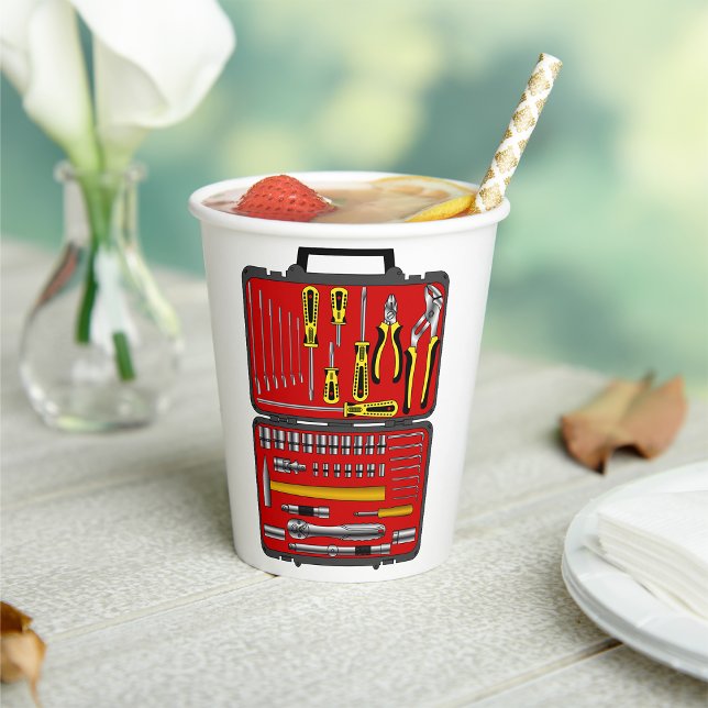 Vasos De Papel Herramientas En Un Cuadro De Herramientas (Subido por el creador)