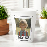 Vasos De Papel Hito de cosecha de vintage Foto Keepsake cumpleaño<br><div class="desc">¡Eleva tu celebración con nuestras Copas de Papel de Cumpleaños de la Vieja Hiedra! Estas elegantes tazas presentan un diseño clásico de época, personalizado con una foto memorable y fecha hito para un toque único. Diseñados con materiales duraderos de alta calidad, son perfectos para servir bebidas en su evento especial....</div>