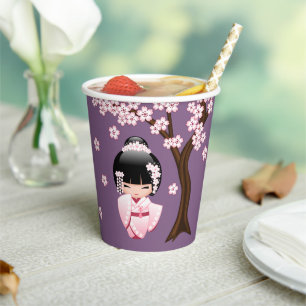 Vasos De Papel Kimono Rosa Muñeca Kokeshi Kawaii sobre Púrpura