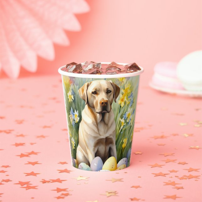Vasos De Papel Labrador con huevos de Pascua (in situ)