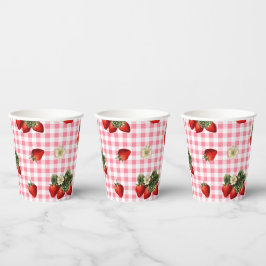 Vasos de papel lindos con fresas y cuadros rojos