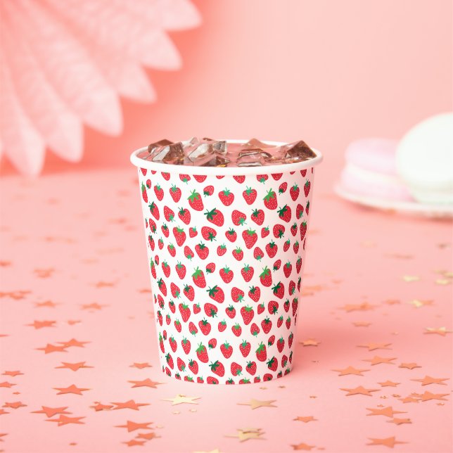 Vasos De Papel Lleno de fresas (in situ)