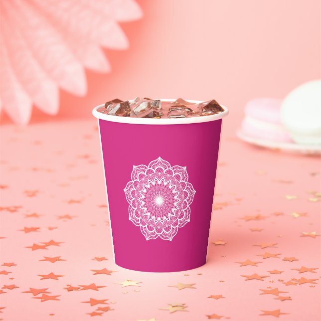 Vasos De Papel Mandala Blanco sobre Fondo Rosa (in situ)