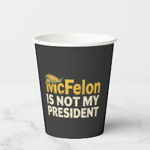 Vasos De Papel McFelon no es mi presidente Trump patriótico