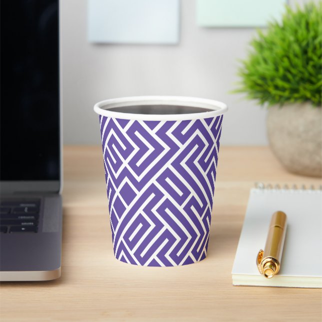 Vasos De Papel Minimalist Maze Fill Purple Pattern (in situ)