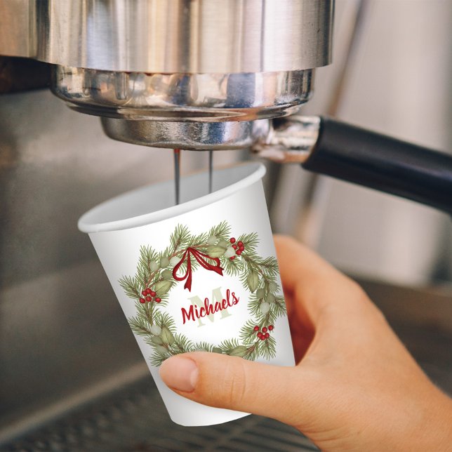 Vasos De Papel Monograma rojo de la guirnalda botánica de la guir (Christmas holiday simple monogram greenery wreath. )