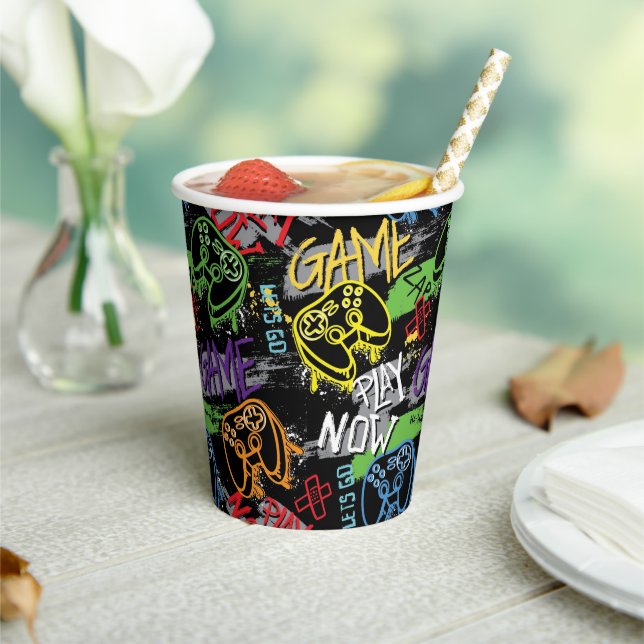 Vasos De Papel Neon Graffiti Gaming Pattern (in situ)