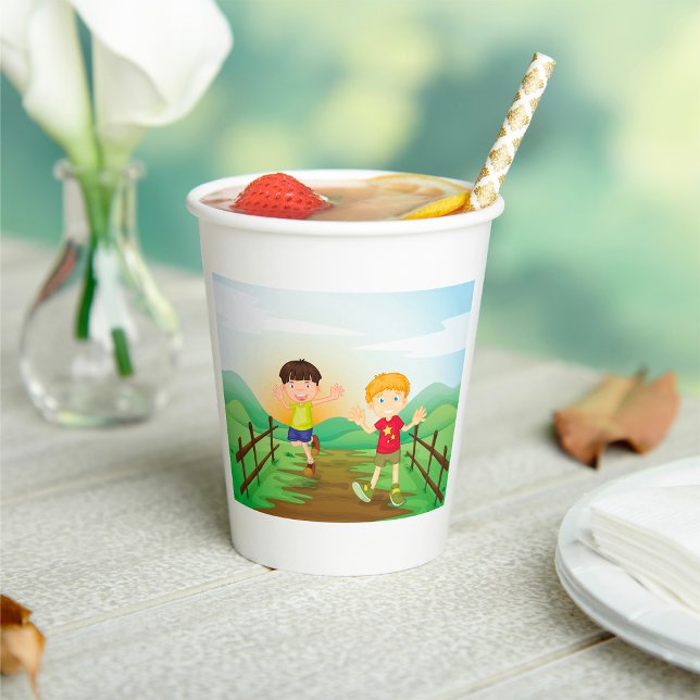 Vasos De Papel Niños felices jugando afuera (Subido por el creador)