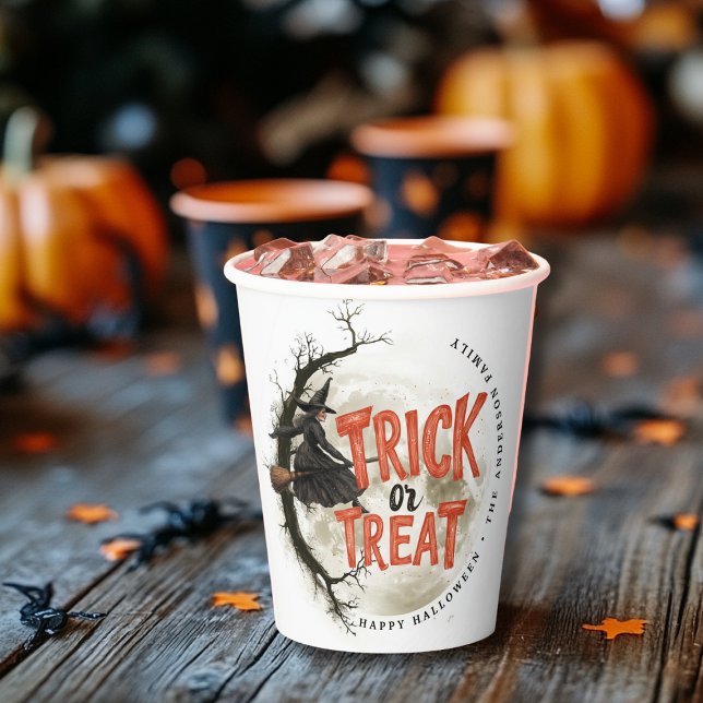 Vasos De Papel Nombre personalizado de la bruja ventilado de Hall (Custom Trick or Treat cups with a vintage witch design. )