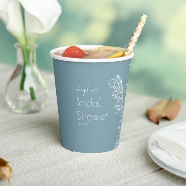 Vasos de papel para una ducha de novia. (in situ)