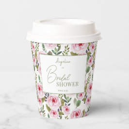 Vasos de papel para una fiesta de soltera pastel.