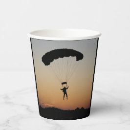Vasos De Papel Paracaídas de Skydiver al atardecer