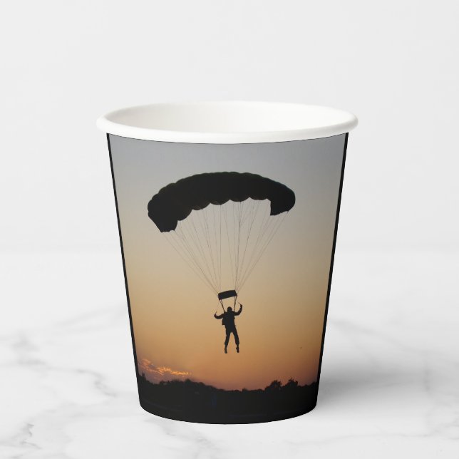 Vasos De Papel Paracaídas de Skydiver al atardecer (Anverso)