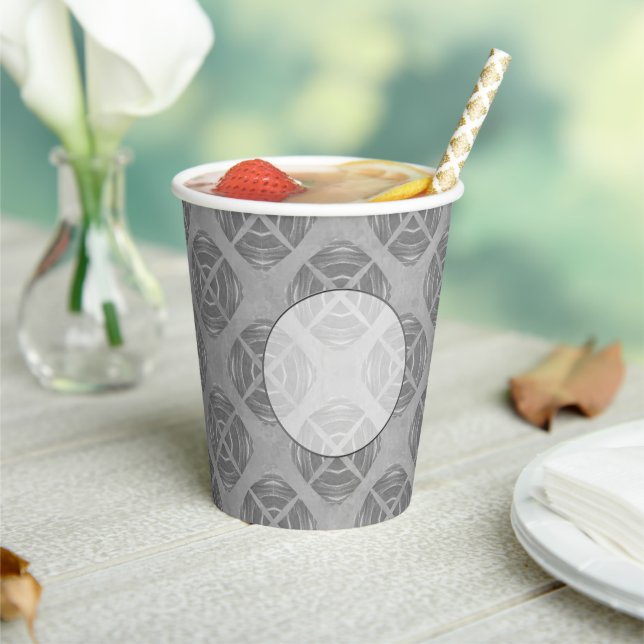 Vasos De Papel Patrón geométrico gris de cruces y círculos (in situ)