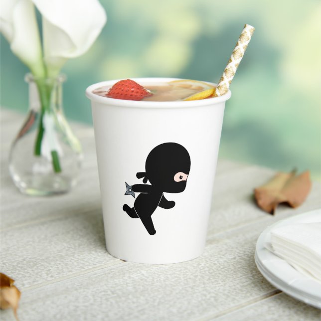 Vasos De Papel Pequeña En Marcha Ninja (in situ)