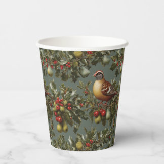 Vasos De Papel Perdiz en un árbol de pera